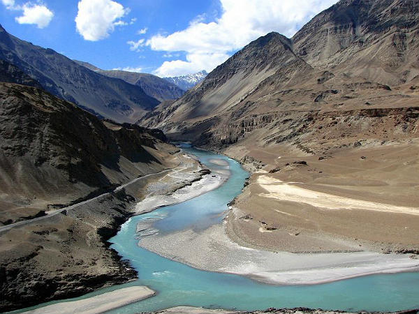 സൈക്കിള്‍റിക്ഷയില്‍ കൊല്‍ക്കത്തയല്‍ നിന്ന് ലഡാക്കിലേക്ക്