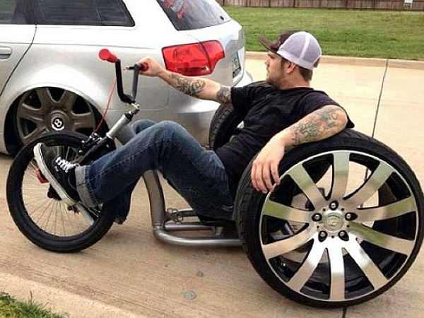 സോഷ്യല്‍ മീഡിയ: ചിരിയുടെ ഫാക്ടറികള്‍