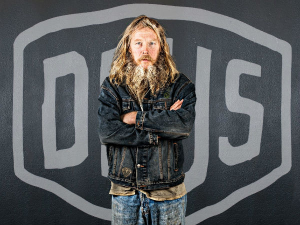 8 കോടി വിലയുള്ള സര്‍ഫ്‌ബോര്‍ഡ്!