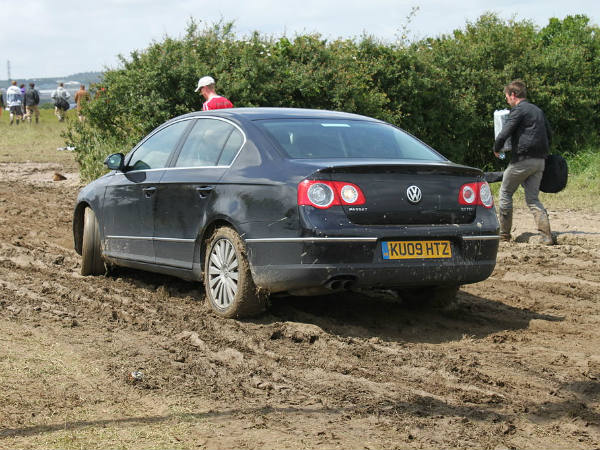 ചെളിയില്‍ ടയര്‍ കുടുങ്ങിപ്പോയാല്‍