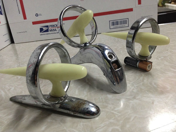 വിചിത്രരൂപം പൂണ്ട ഹൂഡ് ഓര്‍ണമെന്റുകള്‍