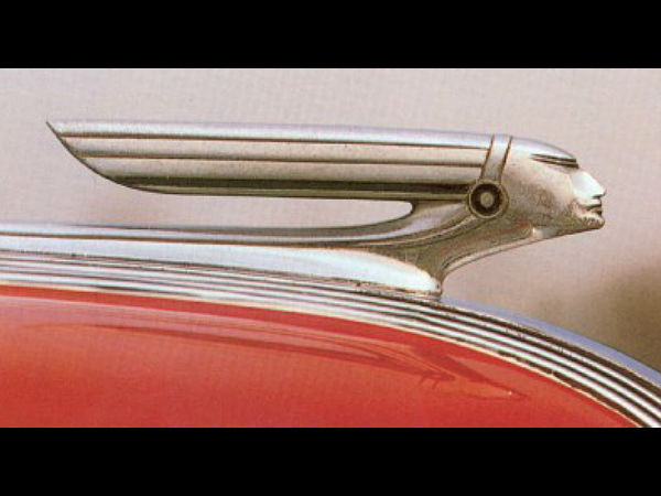 വിചിത്രരൂപം പൂണ്ട ഹൂഡ് ഓര്‍ണമെന്റുകള്‍