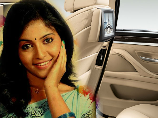 ചിത്രങ്ങളിലൂടെ നീങ്ങുക