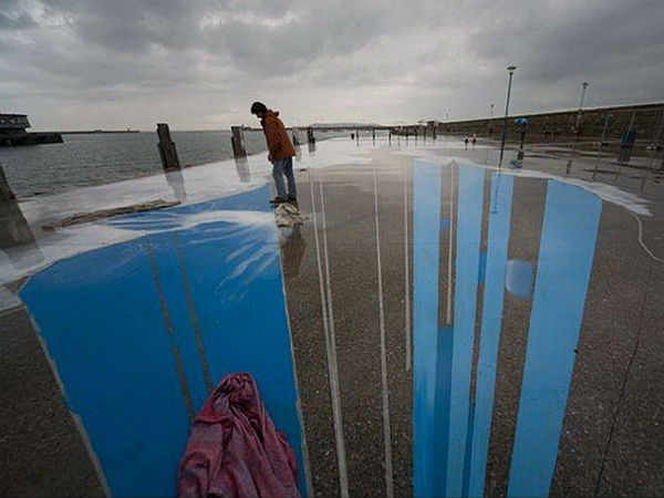 റോഡുകളിലെ ത്രിമാന ചിത്രങ്ങള്‍