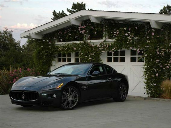 ലോകത്തിലെ എണ്ണം പറഞ്ഞ അത്യാഡംബര കാര്‍ ഗാരേജുകള്‍