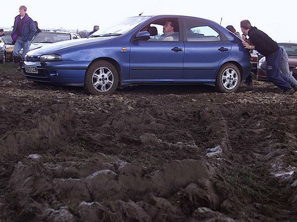 ചെളിയില്‍ പൂഴ്ന്നു പോകുന്നതിലും വലിയ അലമ്പുണ്ടോ?