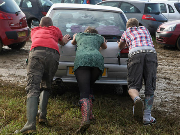 ചെളിയില്‍ പൂഴ്ന്നു പോകുന്നതിലും വലിയ അലമ്പുണ്ടോ?