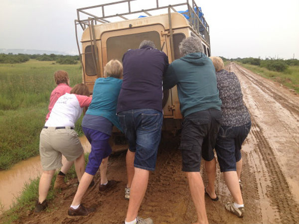 ചെളിയില്‍ പൂഴ്ന്നു പോകുന്നതിലും വലിയ അലമ്പുണ്ടോ?
