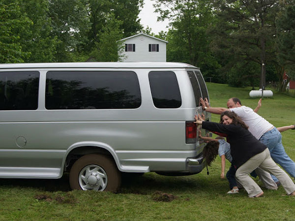 ചെളിയില്‍ പൂഴ്ന്നു പോകുന്നതിലും വലിയ അലമ്പുണ്ടോ?