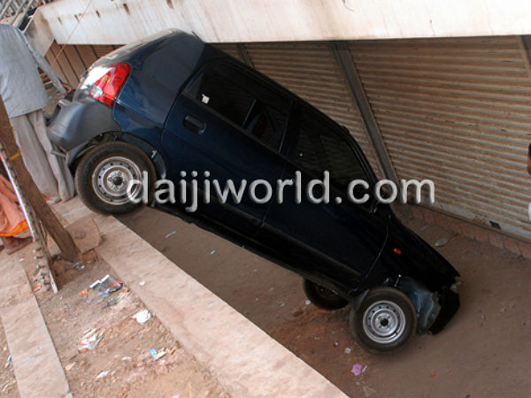 കാറെടുക്കാനറിയാം; പാര്‍ക്ക് ചെയ്യാനറിയില്ല