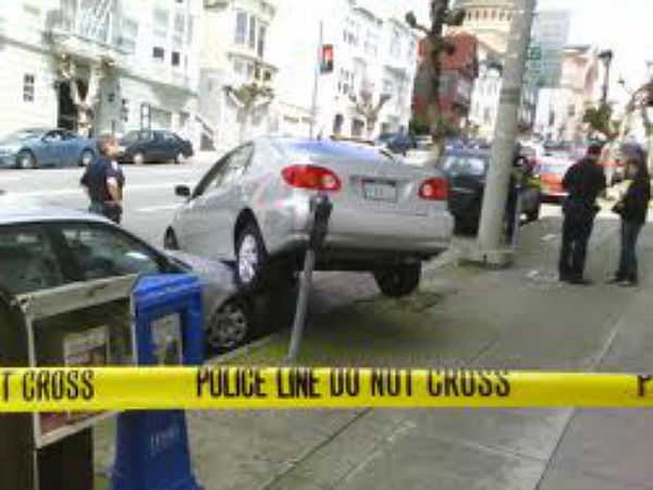 കാറെടുക്കാനറിയാം; പാര്‍ക്ക് ചെയ്യാനറിയില്ല