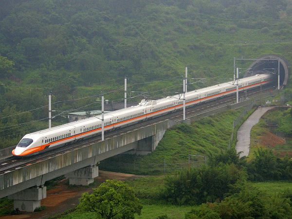 കാണാന്‍ സുന്ദരം, അത്രമേല്‍ അപകടം നിറഞ്ഞ ട്രെയിന്‍ റൂട്ടുകള്‍