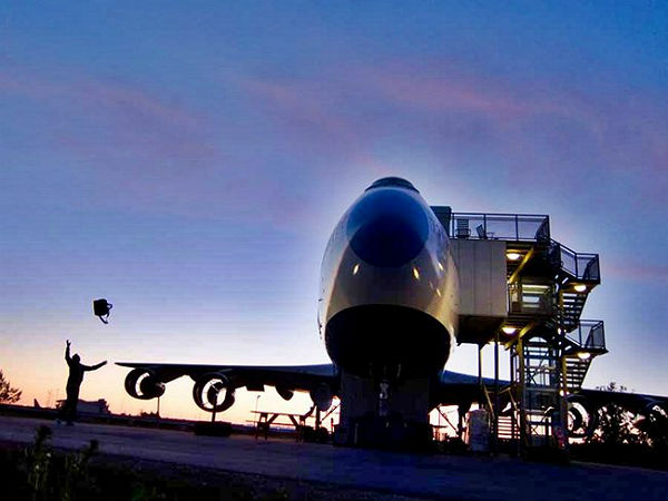 ബോയിങ് വിമാനത്തെ ഹോസ്റ്റലാക്കിയപ്പോള്‍