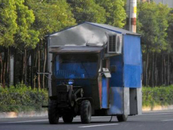 ഓട്ടോറിക്ഷകള്‍ നിരത്തില്‍ ചിരിയുണര്‍ത്തുമ്പോള്‍