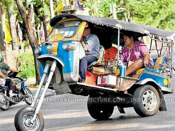 ഓട്ടോറിക്ഷകള്‍ നിരത്തില്‍ ചിരിയുണര്‍ത്തുമ്പോള്‍
