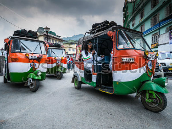 ഓട്ടോറിക്ഷകള്‍ നിരത്തില്‍ ചിരിയുണര്‍ത്തുമ്പോള്‍