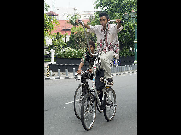 സൈക്കിളിലേറി ചിരി വരുമ്പോള്‍