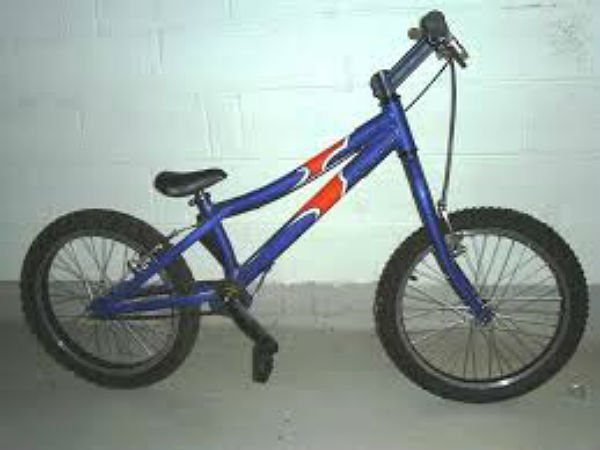 സൈക്കിളിലേറി ചിരി വരുമ്പോള്‍