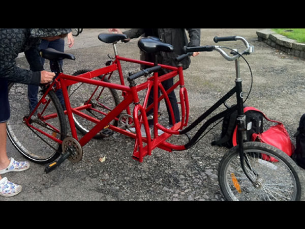 സൈക്കിളിലേറി ചിരി വരുമ്പോള്‍