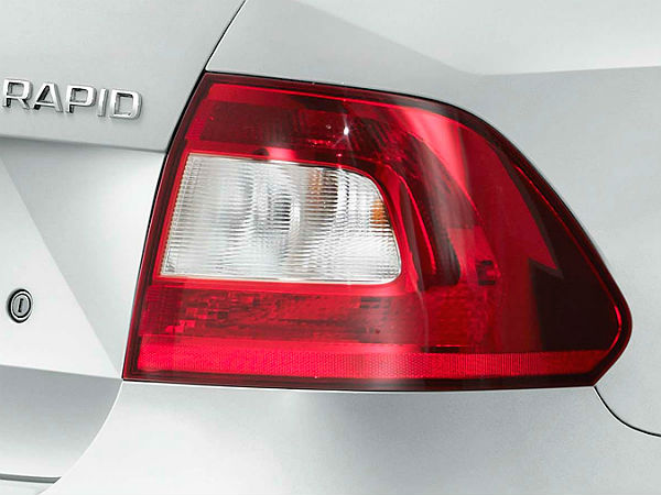 സ്കോഡ റാപിഡ് 2014 മോഡല് നിരത്തിലിറങ്ങി സ്കോഡ റാപിഡ് 2014 മോഡല് നിരത്തിലിറങ്ങി