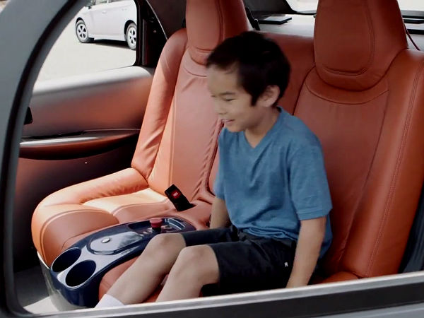 03. സ്റ്റീയറിങ് വീലില്ല, പെഡലുകളും!