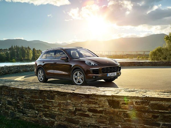 പോഷെ കായേന്‍ പുതുക്കലുകളോടെ എത്തി