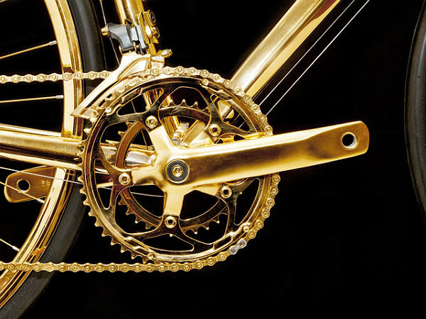 തുരുമ്പ് പിടിക്കാതിരിക്കാന്‍ സൈക്കിളിന് സ്വര്‍ണം പൂശുന്നവര്‍!