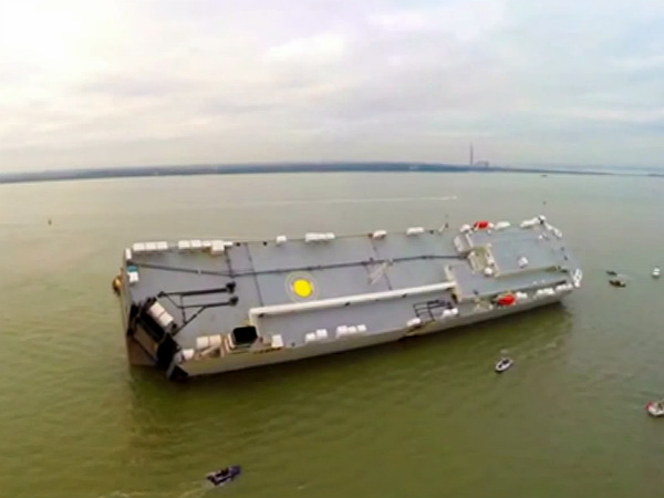 1200 ആഡംബരക്കാറുകള്‍ കയറ്റിയ കപ്പല്‍ ഇടിച്ചുനിറുത്തിയപ്പോള്‍