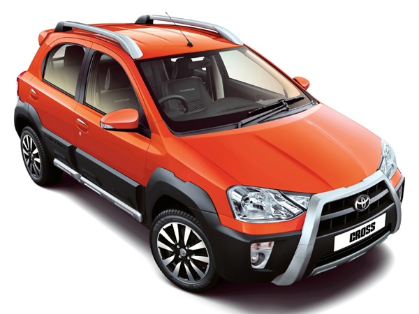 ചിത്രത്തില്‍ ഐ20 ആക്ടിവ് എതിരാളി എട്യോസ് ക്രോസ്