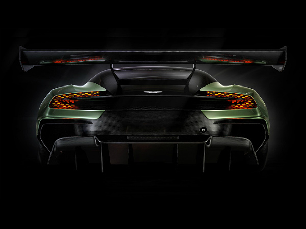 വുള്‍കാന്‍: ആസ്റ്റണിന്റെ 'അഗ്നിദേവന്‍' നിരത്തിലെത്തി