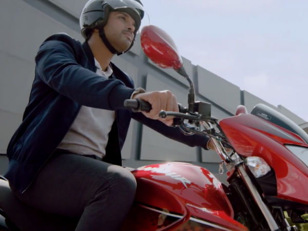 ഗ്ലാമറിന് ദാഹിക്കുന്ന അവള്‍ അല്ലൂ അര്‍ജുന്റെ പിന്നാലെ....