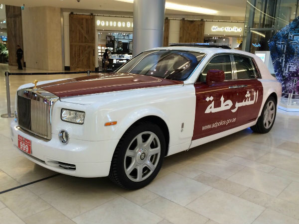 അബൂദാബി പൊലീസ് റോള്‍സ് റോയ്‌സ് വാങ്ങി; ദുബൈ പോലീസിനുള്ള മറുപടി?