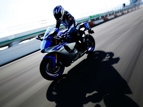 2015 യമഹ ആര്‍1 യുഎഇയില്‍ ലോഞ്ച് ചെയ്തു