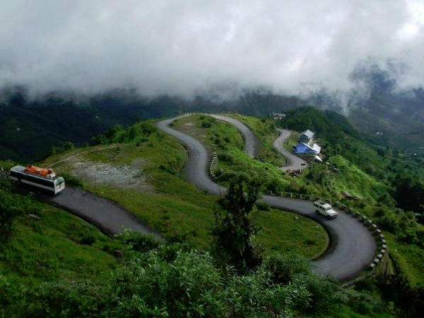 ലോകത്തിലെ ഏറ്റവും സാഹസികരായ ഡ്രൈവര്‍മാരെ കണ്ടിട്ടുണ്ടോ?