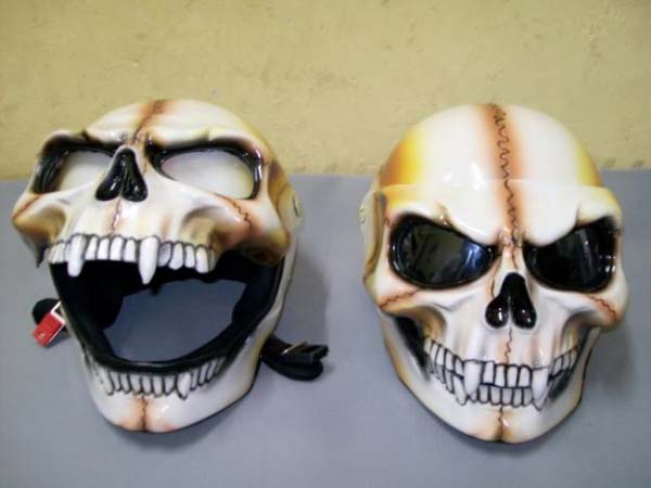 21. സ്‌കള്‍ ഹെല്‍മെറ്റ്