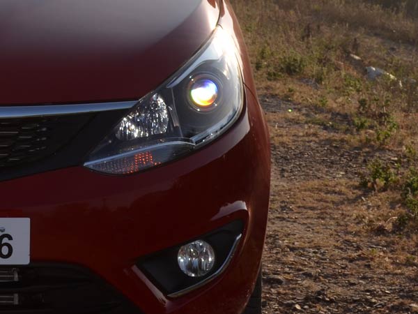 ടാറ്റ ബോള്‍ട്ടിന്റെ ഹെഡ്‌ലൈറ്റ്