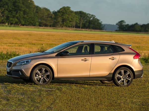 volvo v40 cross india price