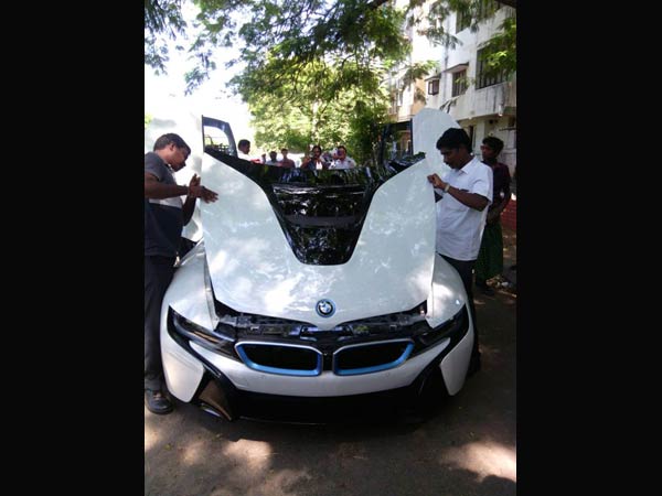 തല അജിത് ബിഎംഡബ്ല്യു ഐ8 വാങ്ങി: ചിത്രങ്ങള്‍ വൈറലാകുന്നു