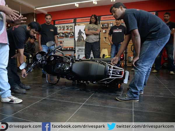 ബങ്കളുരു ടസ്‌കര്‍ ഹാര്‍ലി ഓണേഴ്‌സ് 1