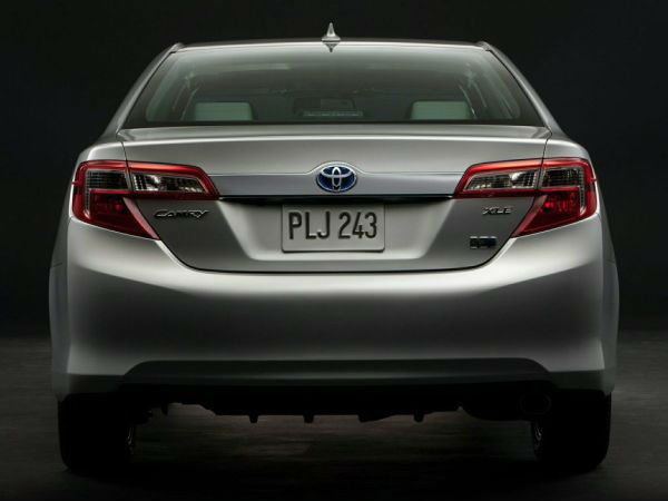 ഹൈബ്രിഡ് ടൊയോട്ട കാമ്രി ഇന്ത്യയിലെത്തി!