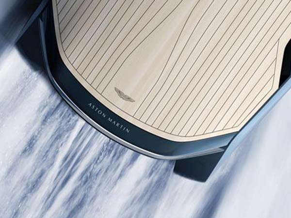 വെള്ളത്തിലോടുന്ന ആസ്റ്റണ്‍ മാര്‍ടിന്‍!