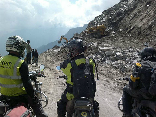 പരുക്കന്‍ പാതകള്‍