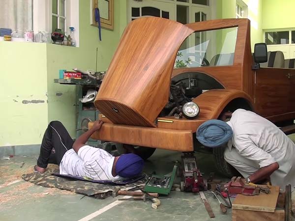 ഇന്ത്യന്‍ ആശാരി മരംകൊണ്ടു പണിത കാറിനെ ലോകം വാഴ്ത്തുന്നു