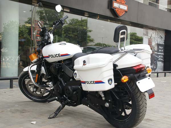 ഗുജറാത്ത് പൊലീസ് പറഞ്ഞുണ്ടാക്കിച്ച ഹാര്‍ലി ബൈക്കുകള്‍