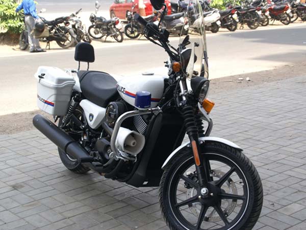 ഗുജറാത്ത് പൊലീസ് പറഞ്ഞുണ്ടാക്കിച്ച ഹാര്‍ലി ബൈക്കുകള്‍