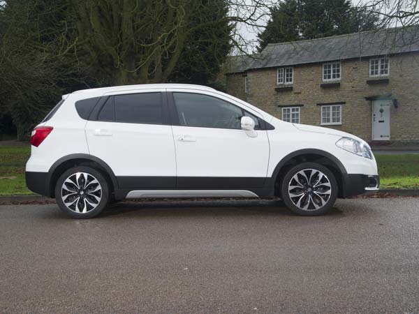 മാരുതി എക്രോസ് 