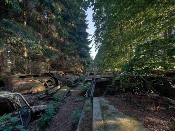രണ്ടാംലോകയുദ്ധകാലത്തെ വന്‍ 'കാര്‍ ശ്മശാനം'