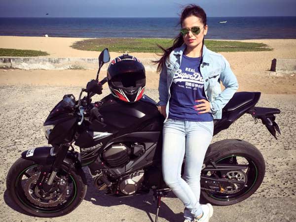 ഇന്ത്യയുടെ ഏക പെണ്‍ കാര്‍-ബൈക്ക് റേസിങ് ചാമ്പ്യനെ കാണാം