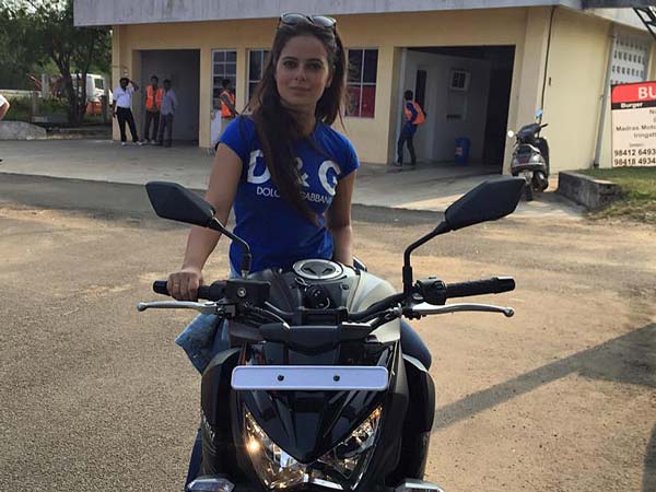 ഇന്ത്യയുടെ ഏക പെണ്‍ കാര്‍-ബൈക്ക് റേസിങ് ചാമ്പ്യനെ കാണാം