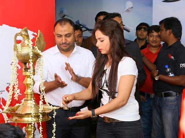 ഇന്ത്യയുടെ ഏക പെണ്‍ കാര്‍-ബൈക്ക് റേസിങ് ചാമ്പ്യനെ കാണാം